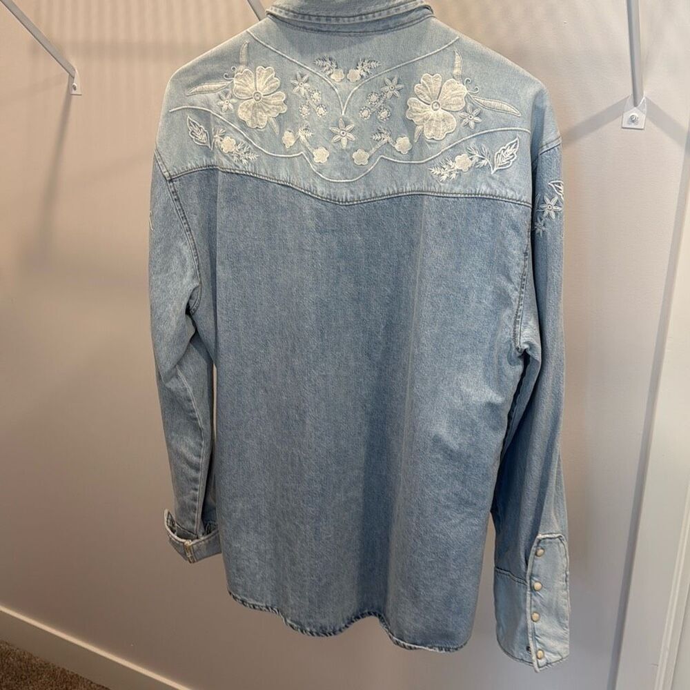 Zara x Barbie Men’s Light Denim Embroidered Western Snap Button Shirt Large NWT - Picture 9 of 15
